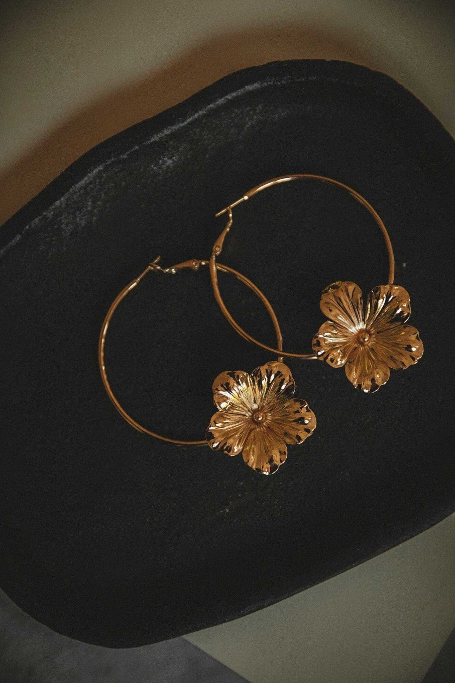 Boucles D'Oreilles Monsieur Simone | Cr Oles Ga A Or Fleurs